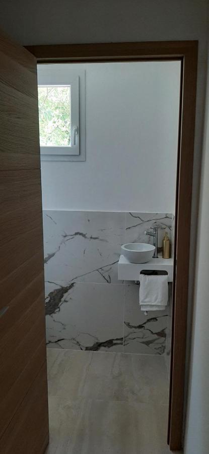 Magnifique Appartement 2 Chambres Avec 50 M2 De Jardin Privatif La Crau Exterior foto