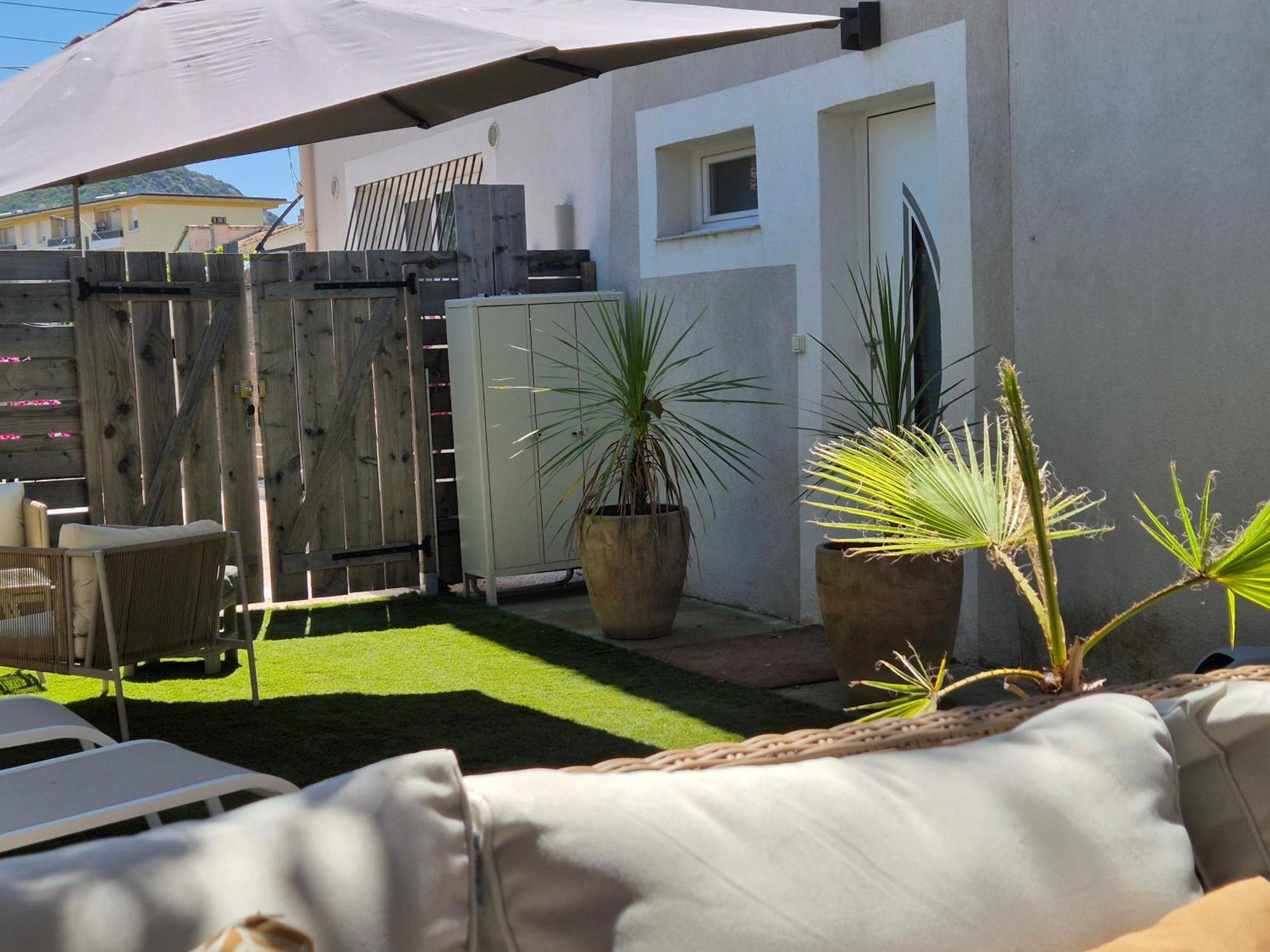 Magnifique Appartement 2 Chambres Avec 50 M2 De Jardin Privatif La Crau Exterior foto